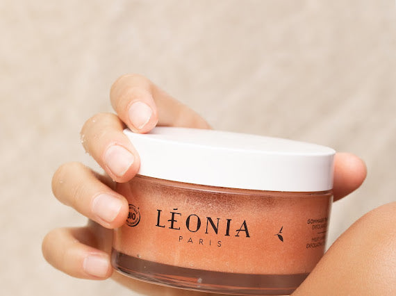 Milky White Tea Scrub    GOMMAGE THÉ BLANC LACTÉ